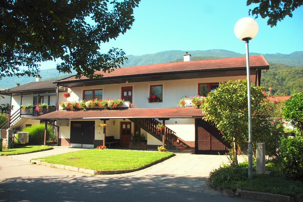 Budget Homestay Кобарид Экстерьер фото