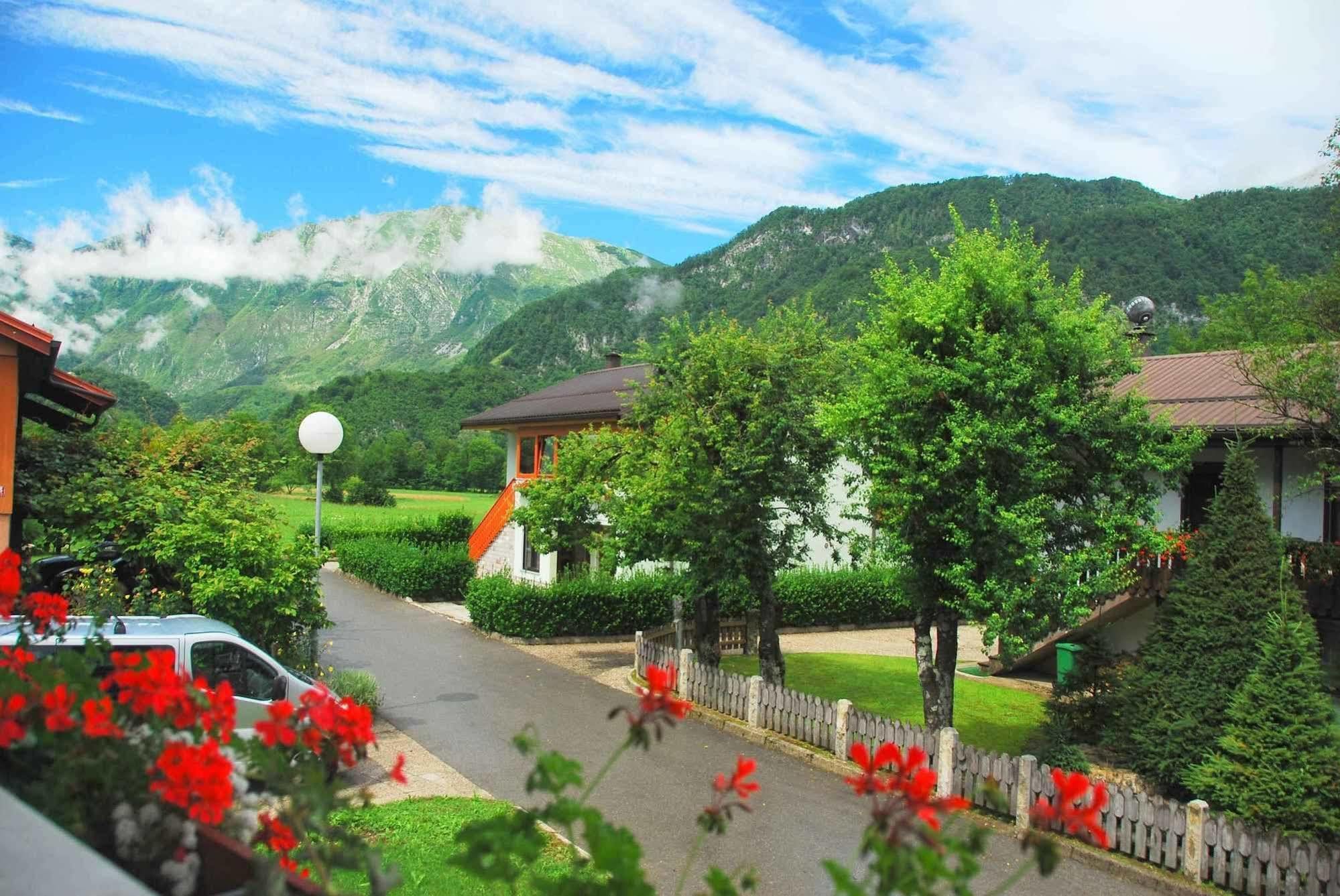 Budget Homestay Кобарид Экстерьер фото