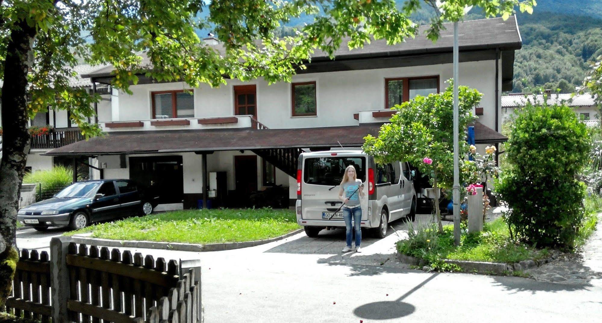 Budget Homestay Кобарид Экстерьер фото