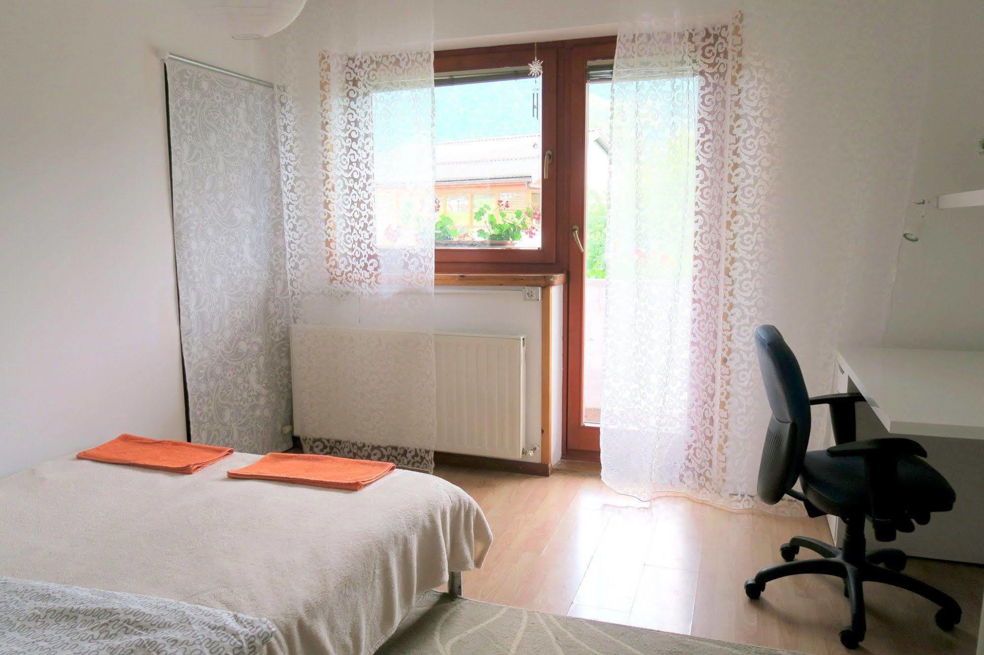 Budget Homestay Кобарид Экстерьер фото