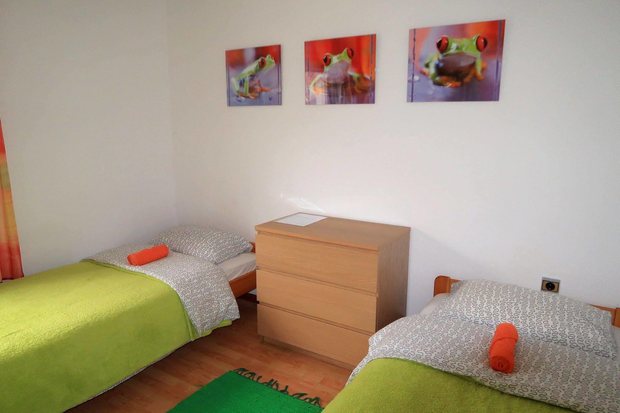 Budget Homestay Кобарид Экстерьер фото