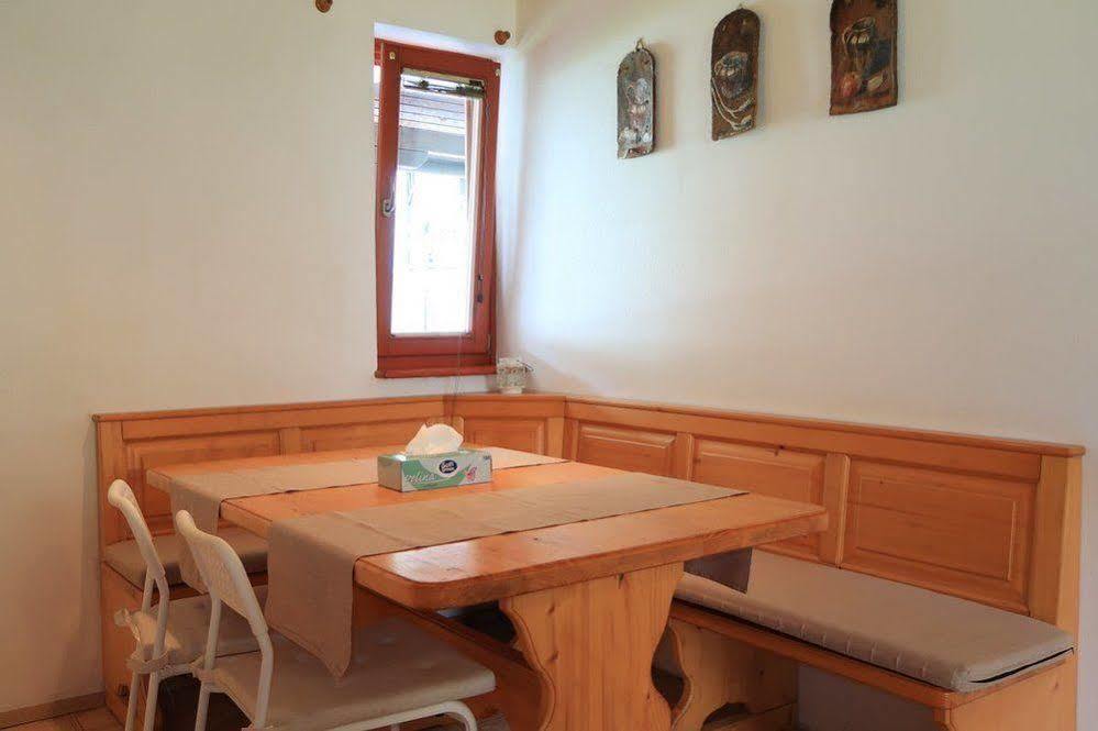 Budget Homestay Кобарид Экстерьер фото