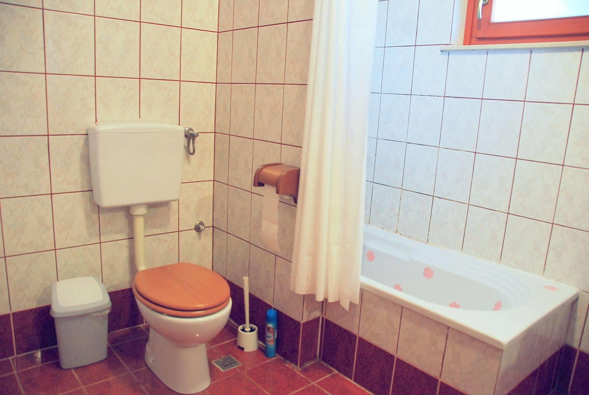 Budget Homestay Кобарид Экстерьер фото