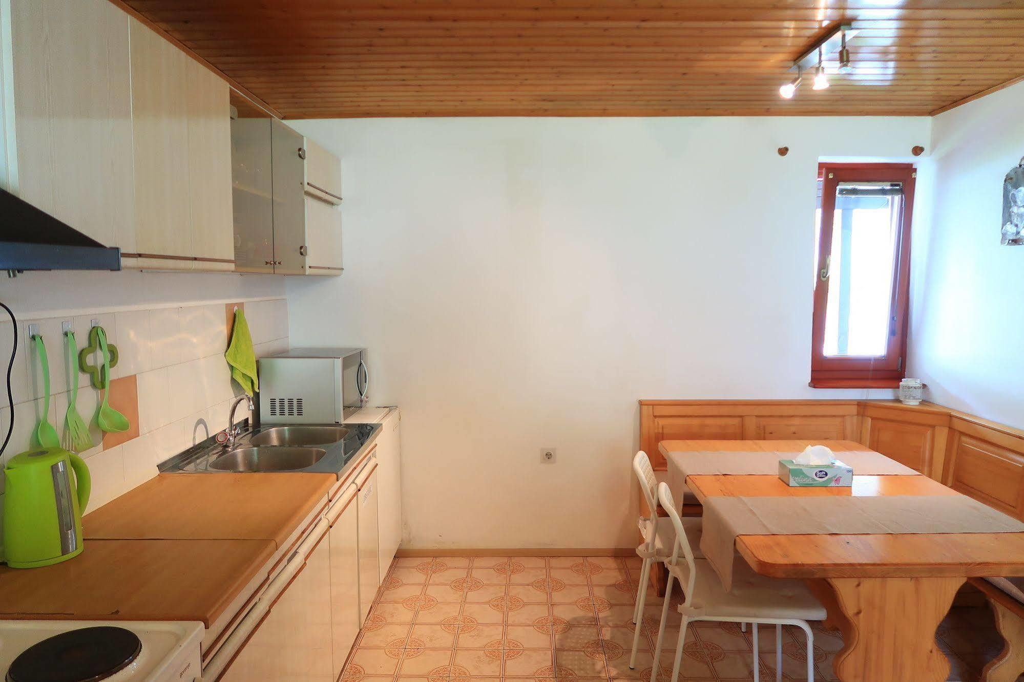 Budget Homestay Кобарид Экстерьер фото