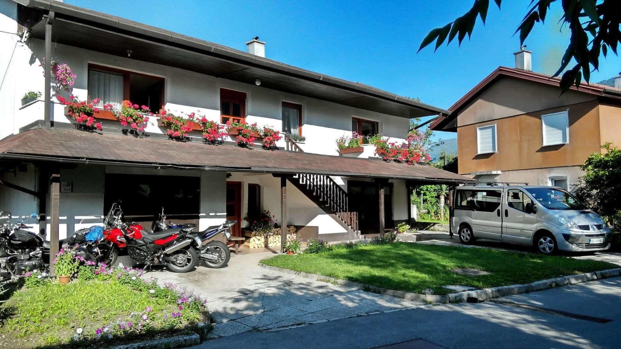 Budget Homestay Кобарид Экстерьер фото